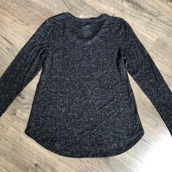 Women’s V-neck top - Picture 5 of 6